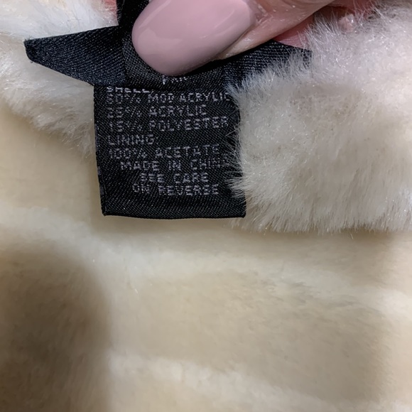 Reversible luxurious faux fur /satin zip up vest - Picture 4 of 6